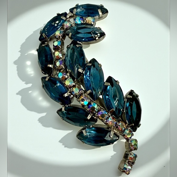 Vintage Blue Rhinestone & Aurora Borealis Leaf Brooch – Marquise Cut Stones, EUC - Picture 1 of 13